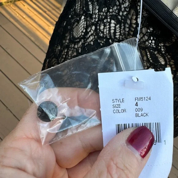 Bloomingdale’s Black Halter Dress size 4 Perfect for the holidays - Picture 7 of 7